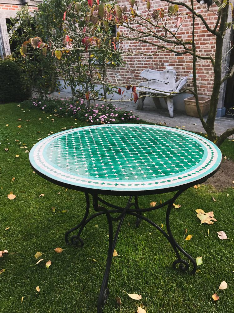 Turtle green mosaic tile table | Olá Lindeza