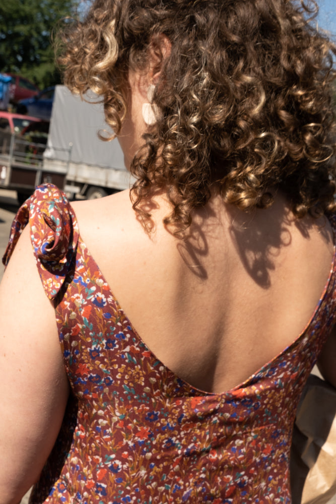 Dress with shoulder straps - Flowered reddish brown