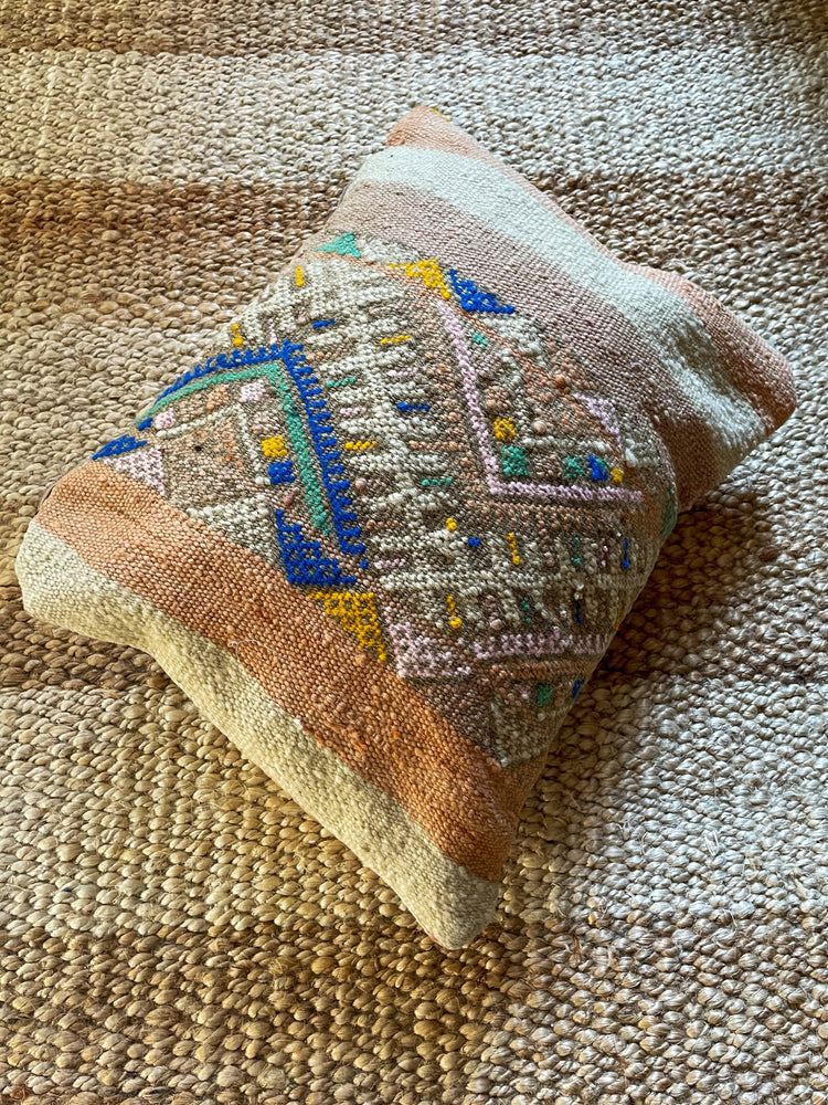 Layah flatweave pillow with embroidery - 40 x 40cm