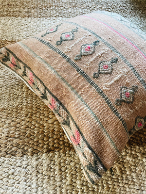 Jalpari flatweave pillow with embroidery - 40x40 cm