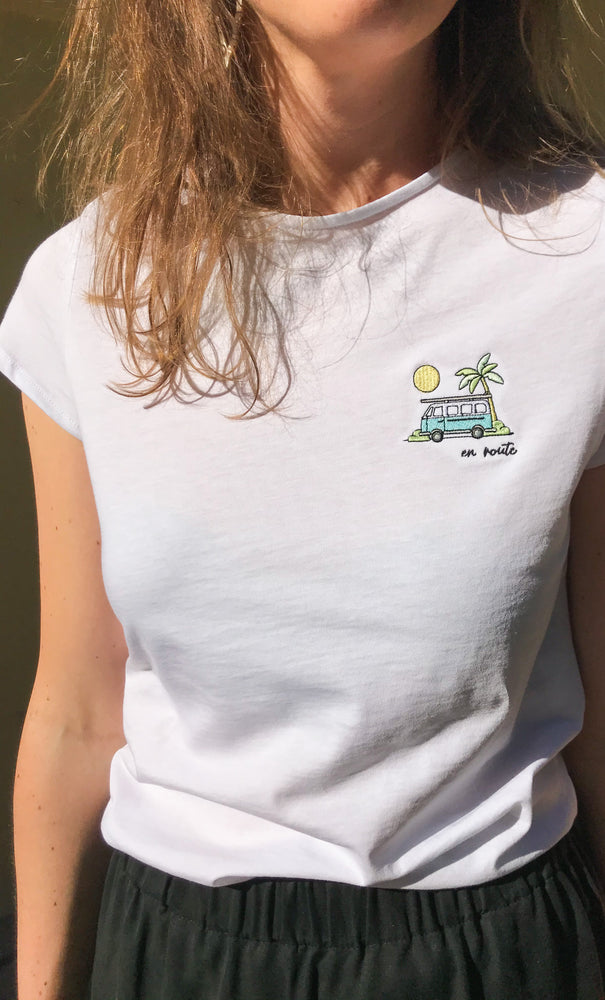 Embroidered shirt "en route" (color)