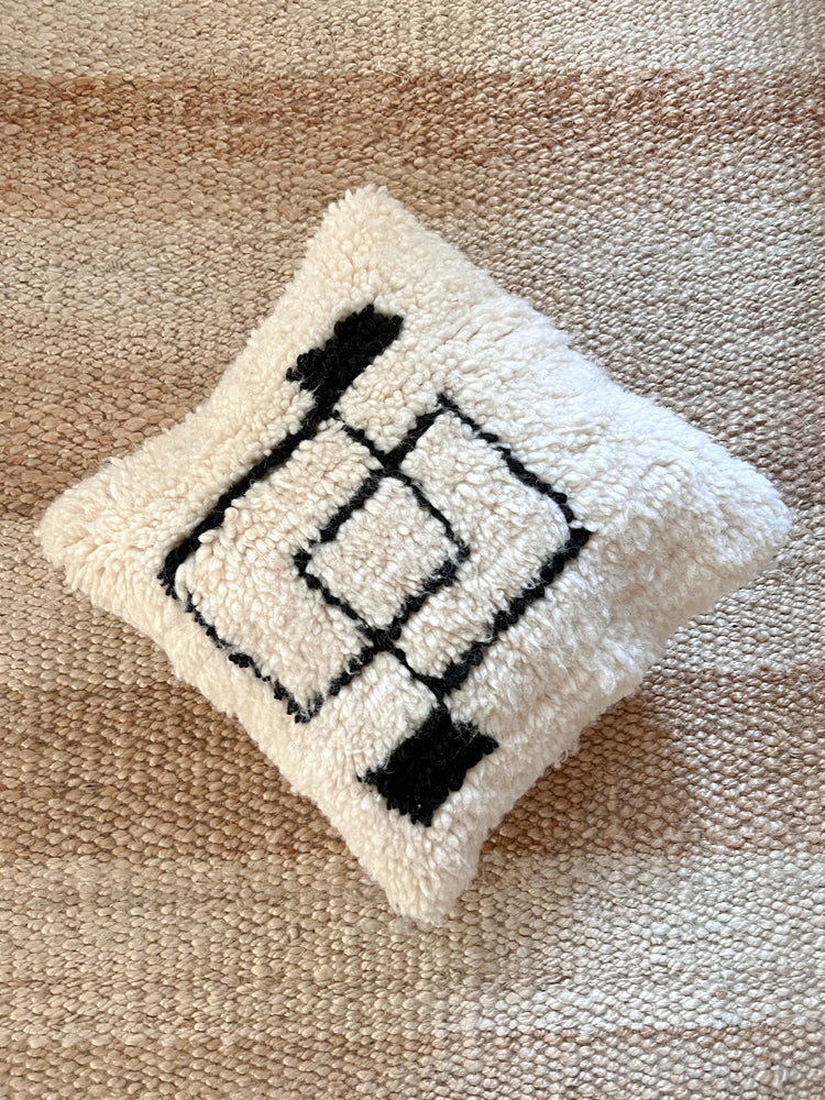 Aderfi Azilal berber pillow - natural wool and black geometry - 45 x 45cm