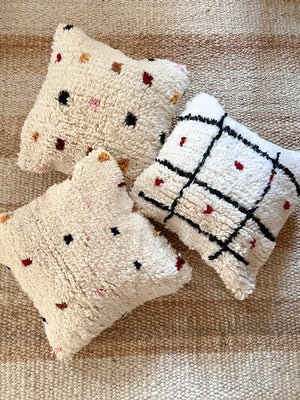 Siman Azilal berber pillow - Natural wool and grid with dots - 45 x 45cm