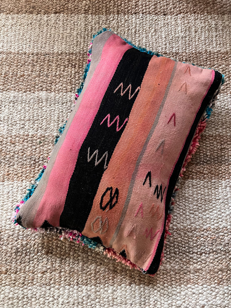 Loubna Boujad pillow - Double sided/reversible - Turquoise pink beige 40 x 60 cm