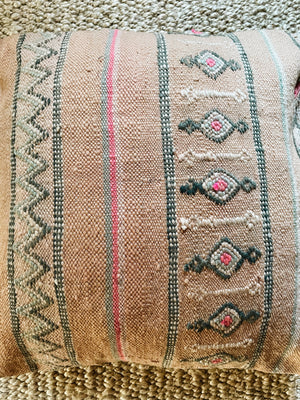 Jalpari flatweave pillow with embroidery - 40x40 cm