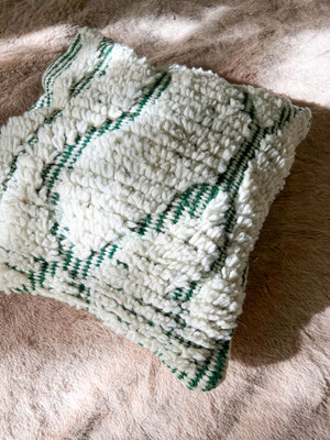 Azilal berber pillow - natural wool and green embroidery - 45 x 45 cm