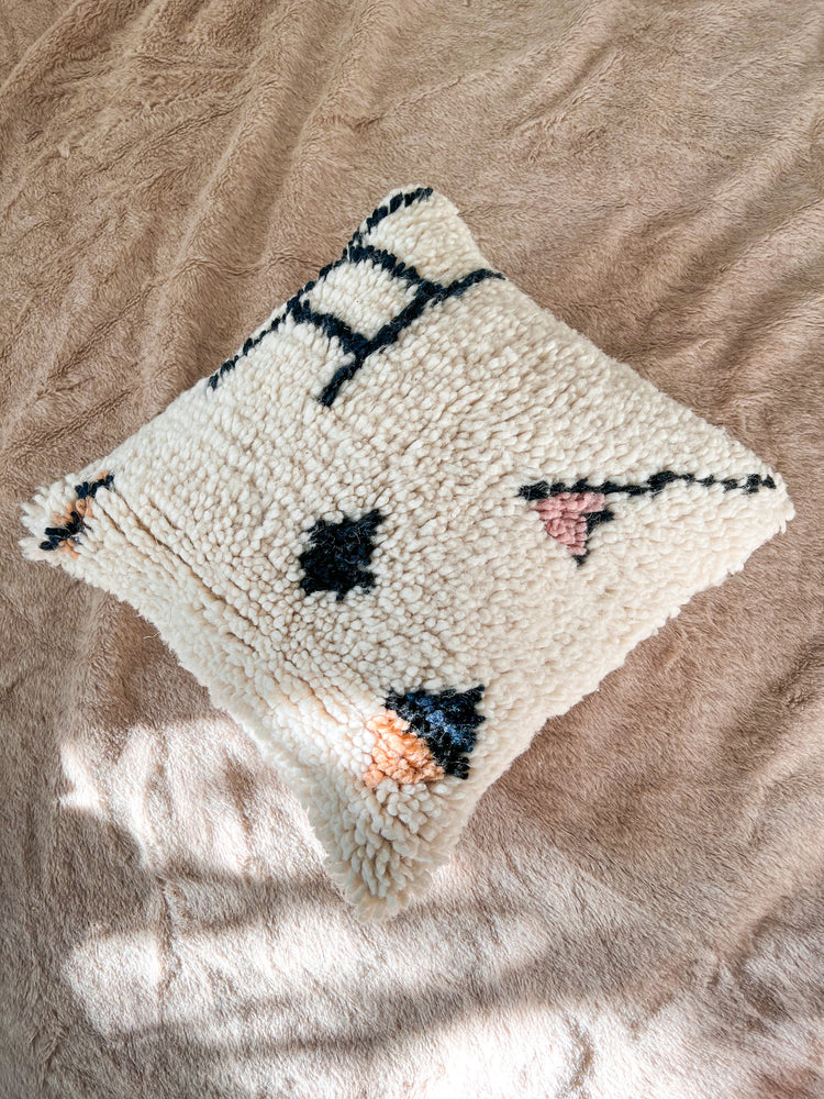 Azilal berber pillow - Natural wool and geometric shapes - 45 x 45 cm