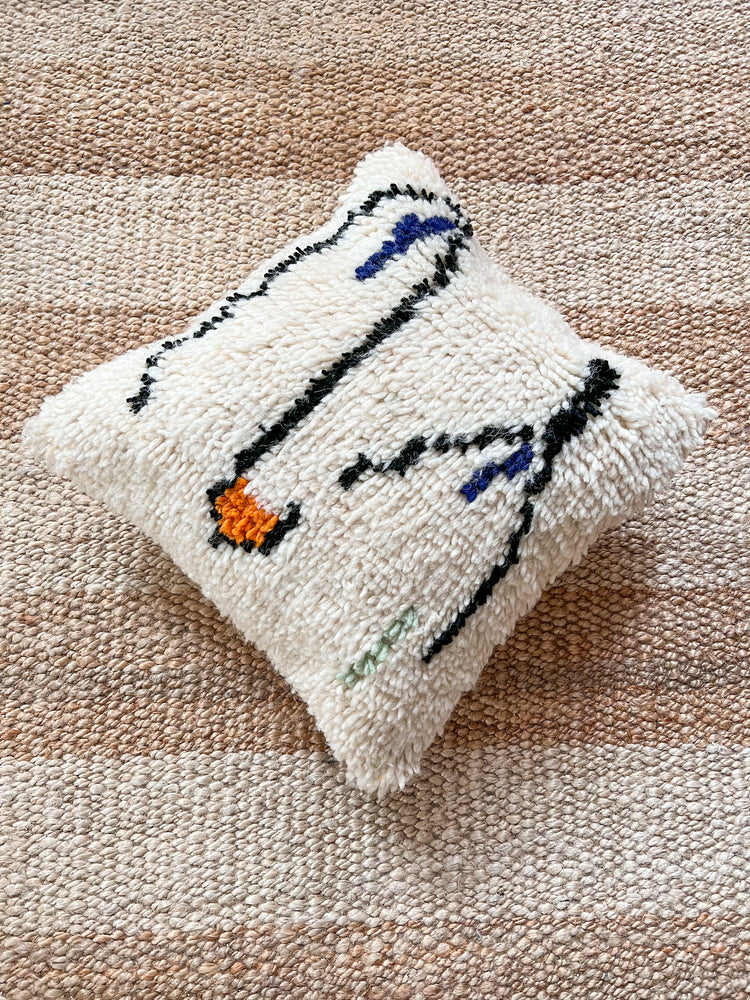 Azilal berber pillow - Natural wool and playful lines - 45 x 45 cm