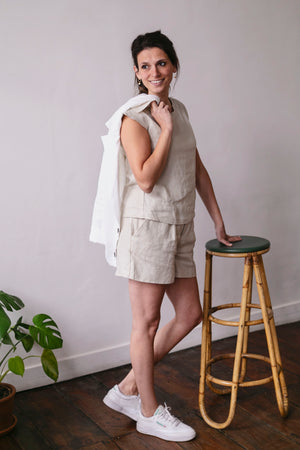 Beige linen short and t-shirt | Olá Lindeza